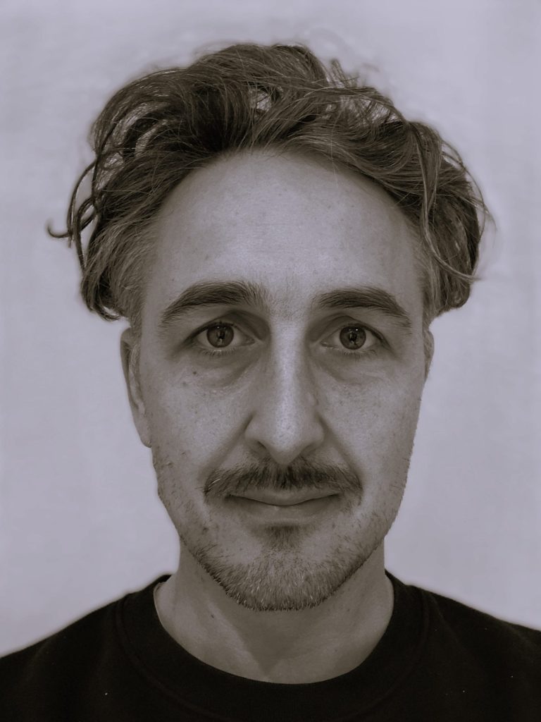 Psychotherapeut Nino Aderjan Portraitfoto Nino Aderjan